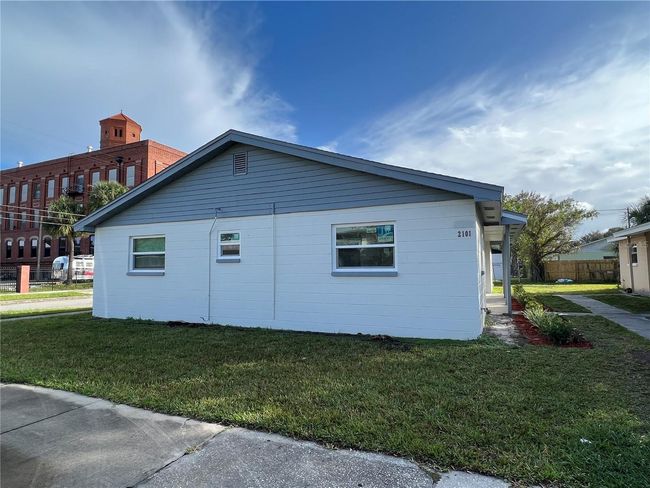 2102 W Palmetto St, Home with 4 bedrooms, 2 bathrooms and null parking in TAMPA FL | Image 14