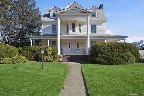 590 Waterview Rd, Oceanside, NY, 11572-1022 | Card Image