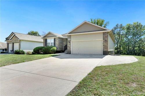 1309 Sw Graystone Cir, Grain Valley, MO, 64029-8414 | Card Image