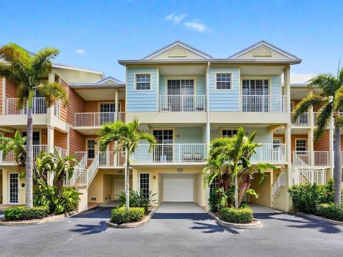 3248 Mangrove Point Dr, RUSKIN, FL, 33570-3066 | Card Image