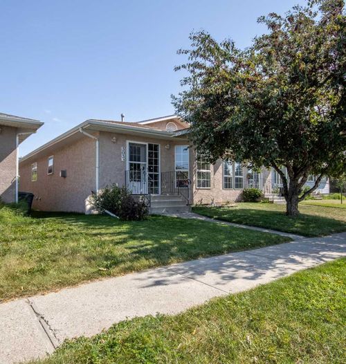 b-303 Centre St N, Sundre, AB, T0M1X0 | Card Image