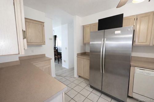 16 Oakdale Ave, Selden, NY, 11784-3016 | Card Image