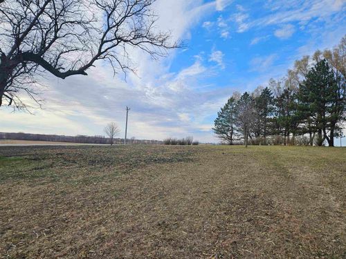 2240 Roanoake Ave, Fredericksburg, IA, 50630-9464 | Card Image