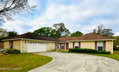 901 Sunfish St, Pascagoula, MS, 39581-2137 | Card Image