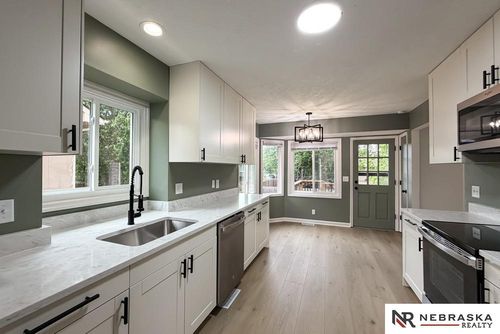 15208 Pasadena Ave, Omaha, NE, 68144-5526 | Card Image