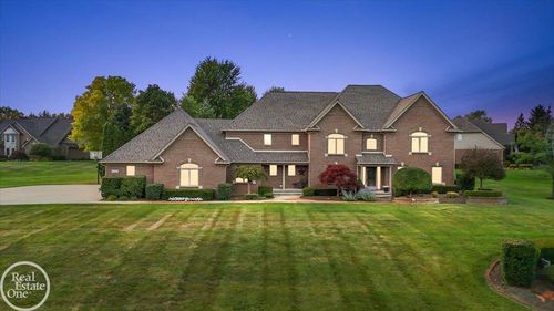 8849 Heatherwood Ct, Washington Township, MI, 48095-2900 | Card Image
