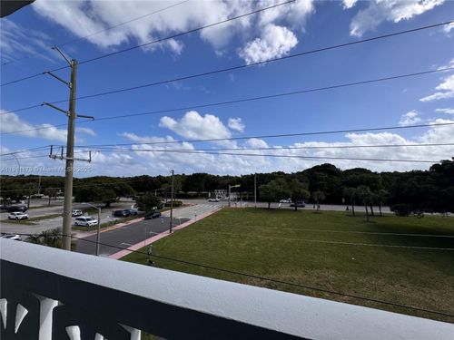 apt-403-8233 Harding Ave, Miami Beach, FL, 33141-5216 | Card Image