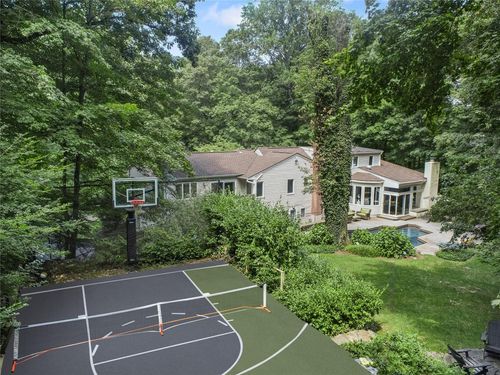 8 Hardscrabble Cir, Armonk, NY, 10504-2222 | Card Image