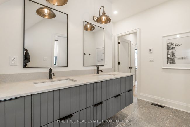 271 Codrington St, House other with 4 bedrooms, 5 bathrooms and 2 parking in Barrie ON | Image 33