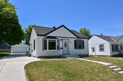 3553 S 1st Pl, Milwaukee, WI, 53207-3216 | Card Image