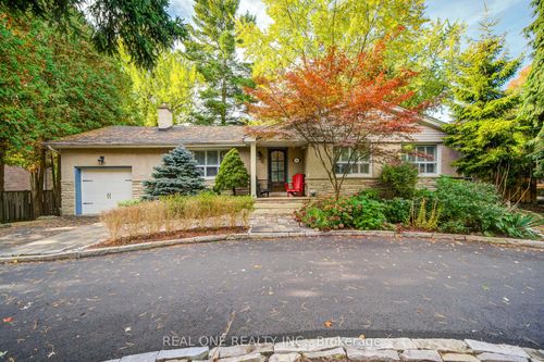 250 Belvenia Rd, Burlington, ON, L7L2G4 | Card Image