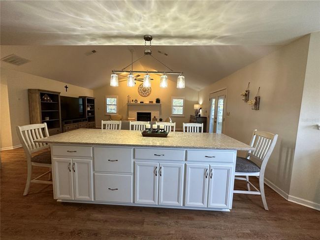LARGE KITCHEN ISLAND | Image 10
