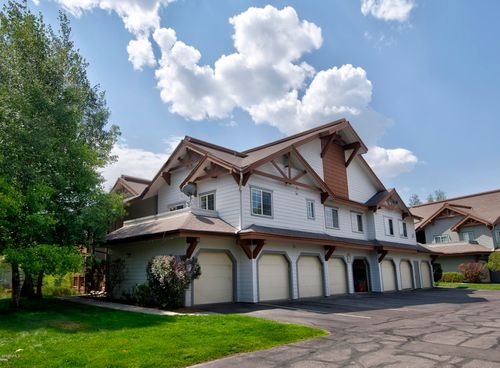 2103 Crazy Horse Cir, Edwards, CO, 81632-8086 | Card Image