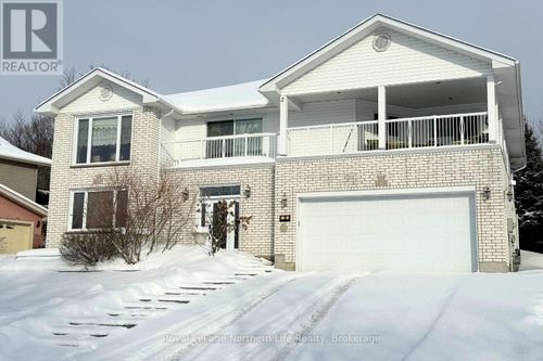 18 Killare St, North Bay, ON, P1A4J2 | Card Image