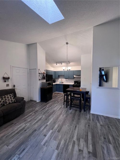 j308-2575 S Syracuse Way, Denver, CO, 80231-3885 | Card Image