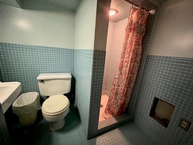 Lower level full bath | Image 18