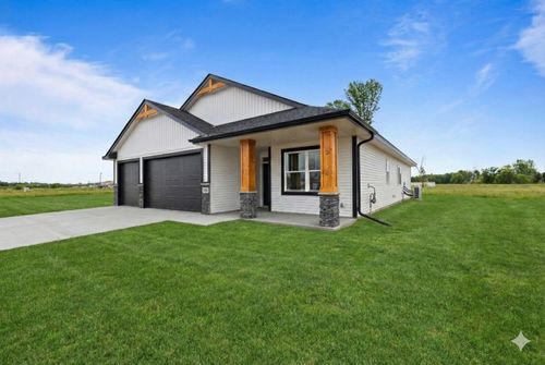 630 7th Ave Ne, Isanti, MN, 55040-5554 | Card Image