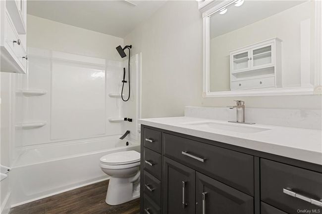 Full bathroom 2nd floor | Image 17