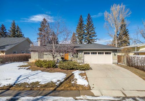 10608 Willowind Place Se, Home with 4 bedrooms, 3 bathrooms and 4 parking in Calgary AB | Card Image