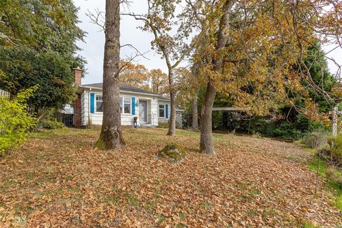 1118 Tolmie Ave, Victoria, BC, V8X2H5 | Card Image