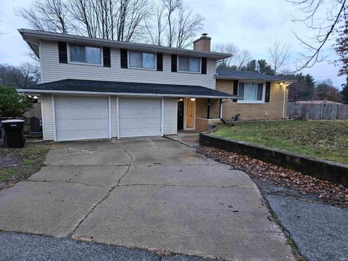 52040 Avanelle St, Granger, IN, 46530-8664 | Card Image