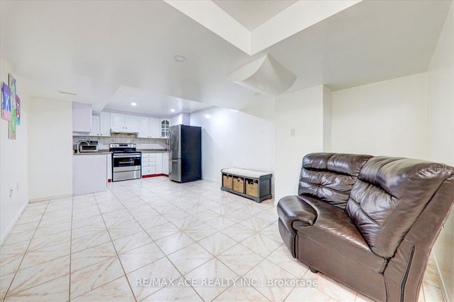 62 Saffron Cres, House other with 6 bedrooms, 5 bathrooms and 4 parking in Brampton ON | Image 36