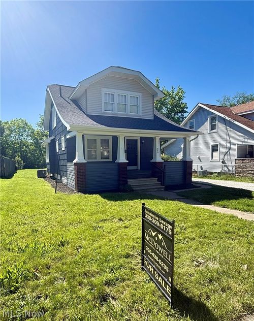 586 Brittain Rd, Akron, OH, 44305-2035 | Card Image