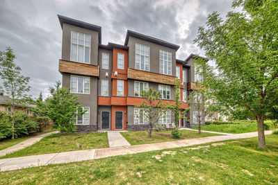 1936 26a St Sw, Home with 2 bedrooms, 2 bathrooms and 2 parking in Calgary AB | Image 1