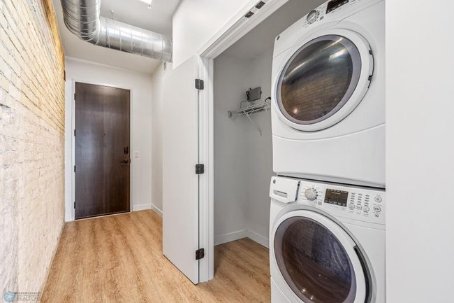 Entry & Laundry | Image 19