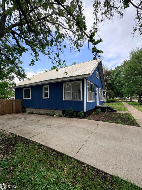 605 S A St, Oskaloosa, IA, 52577-3752 | Card Image