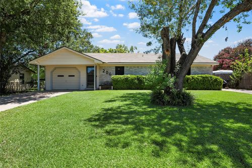 206 W Foster Dr, Robinson, TX, 76706-5618 | Card Image