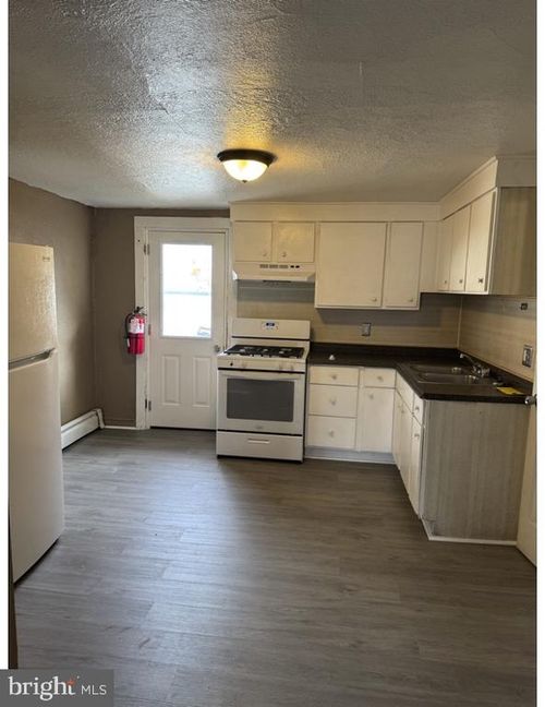 31 S 3rd St, COLUMBIA, PA, 17512-1404 | Card Image