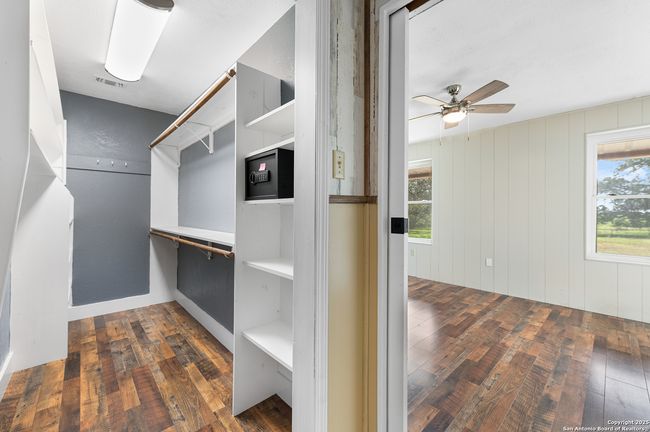1015 Fm 2200 W, House other with 3 bedrooms, 3 bathrooms and null parking in Devine TX | Image 34