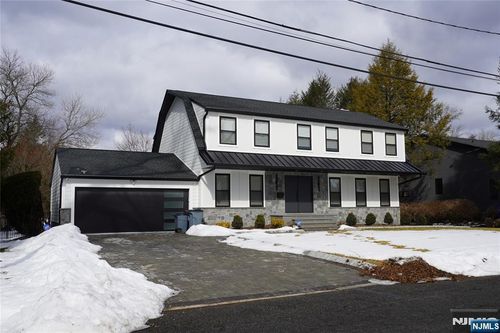 5 Oxford Pl, Cresskill, NJ, 07626-1617 | Card Image