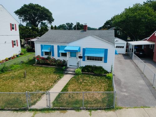 63 Maplecrest Dr, Pawtucket, RI, 02861-1539 | Card Image