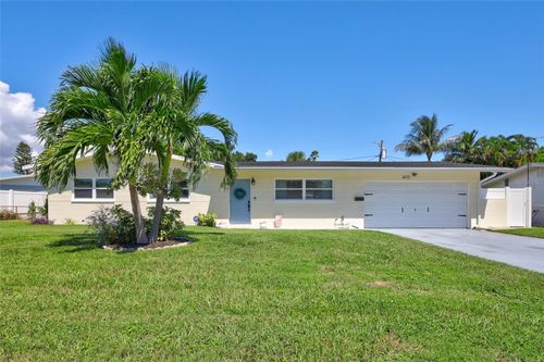 3672 Searobin Dr Se, ST PETERSBURG, FL, 33705-4036 | Card Image