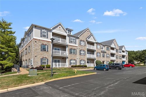 apt-302-1 Monarch Trace Ct, Chesterfield, MO, 63017-4618 | Card Image
