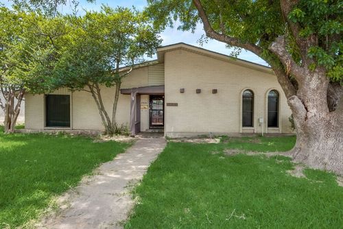 3441 Flagstone Dr, Garland, TX, 75044-5886 | Card Image