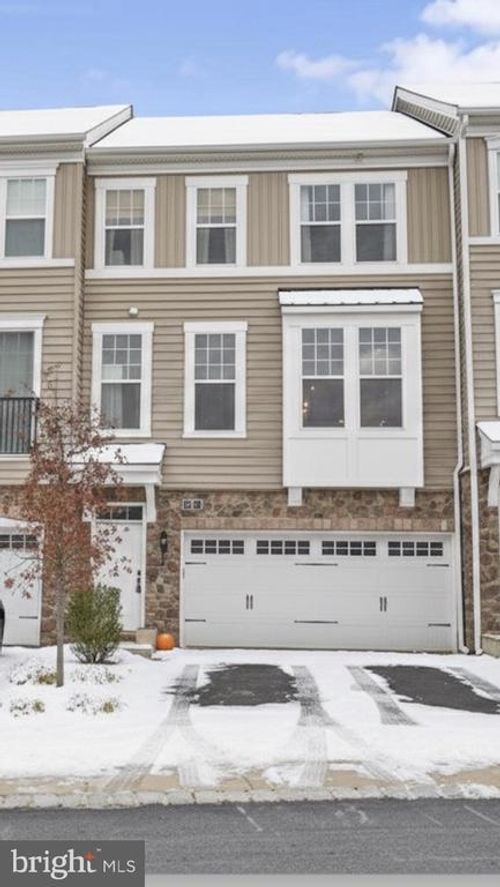 27 Lila Ln, DOWNINGTOWN, PA, 19335-1521 | Card Image