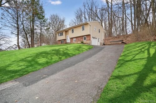 28 Olympus Rd, Highland Mills, NY, 10930-2921 | Card Image