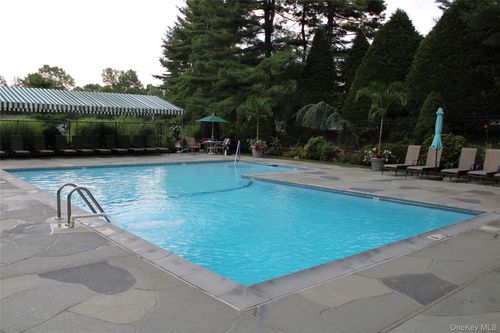 15-15 Fairway Cir S, Manhasset, NY, 11030-3904 | Card Image