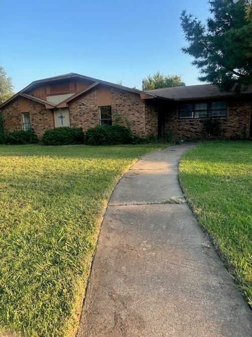 2736 Chebi Ln, Denton, TX, 76209-1528 | Card Image