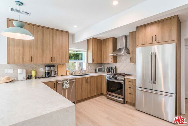 5737 Allott Ave, House other with 6 bedrooms, 6 bathrooms and 2 parking in Sherman Oaks CA | Image 35