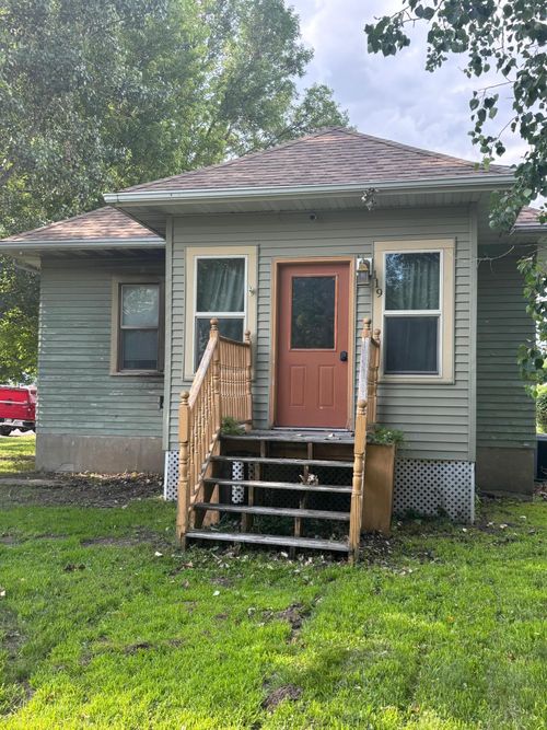 119 3rd Ave E, Franklin, MN, 55333-1190 | Card Image