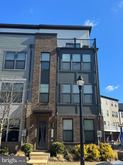 2527 Emerald Branch Dr, HYATTSVILLE, MD, 20782-2605 | Card Image