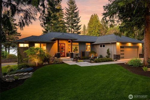 28 Strawberry Point Rd, Bellingham, WA, 98229-4800 | Card Image