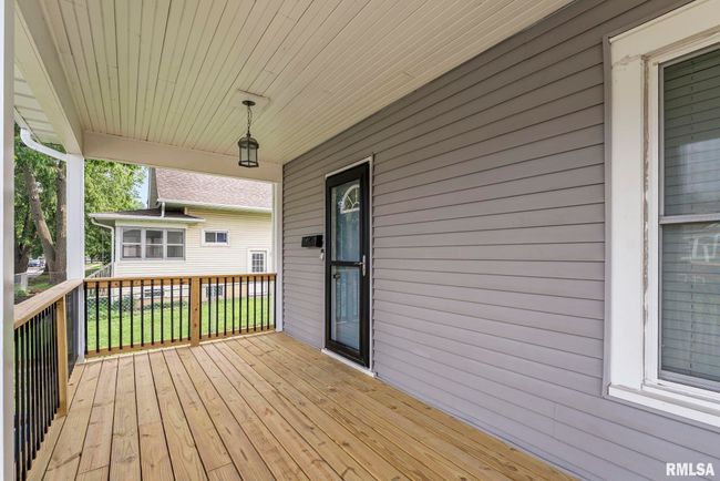 1647 37 Th St, House other with 3 bedrooms, 2 bathrooms and null parking in Rock Island IL | Image 9