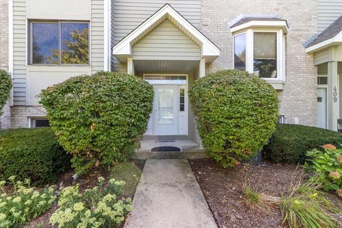 407-407 E Willow St, Elburn, IL, 60119-8999 | Card Image