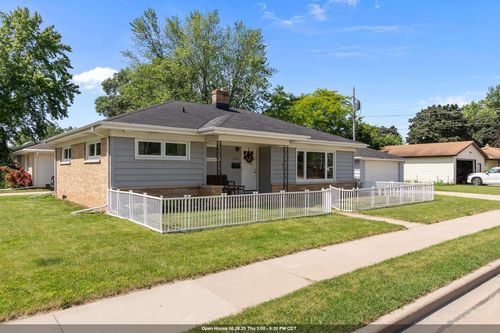 2015 E College Avenue, APPLETON, WI, 54915 | Card Image