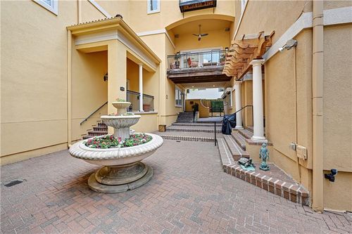 5038 Walnut St, Kansas City, MO, 64112-2757 | Card Image